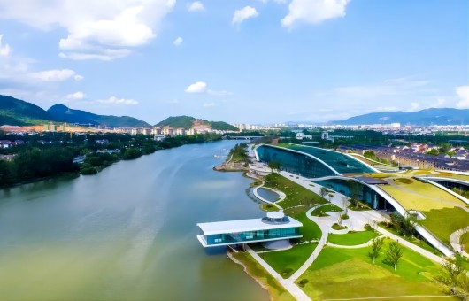 Toàn cảnh + Đầy nỗ lực = Westfield ___?